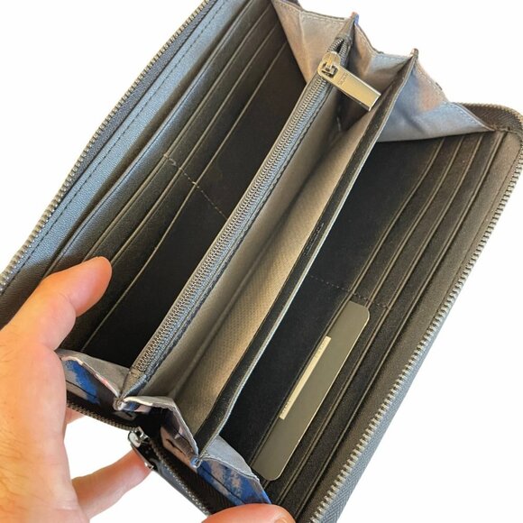 Tumi Himalayan Print  Women's Zip Around Wallet - Picture 4 of 11